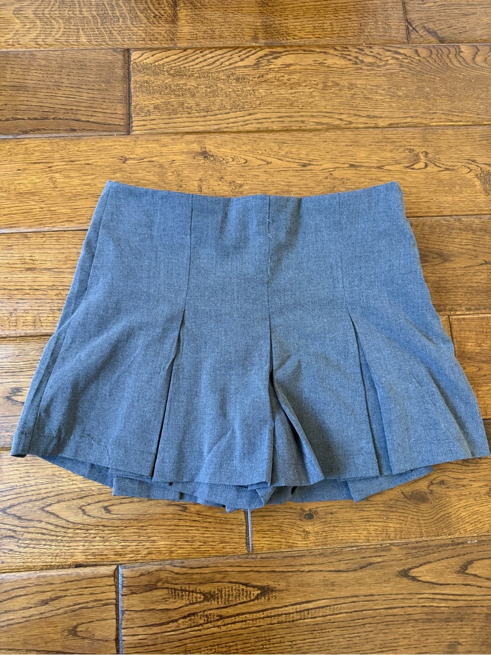 Forever 21 Gray Pleated Mini Skirt